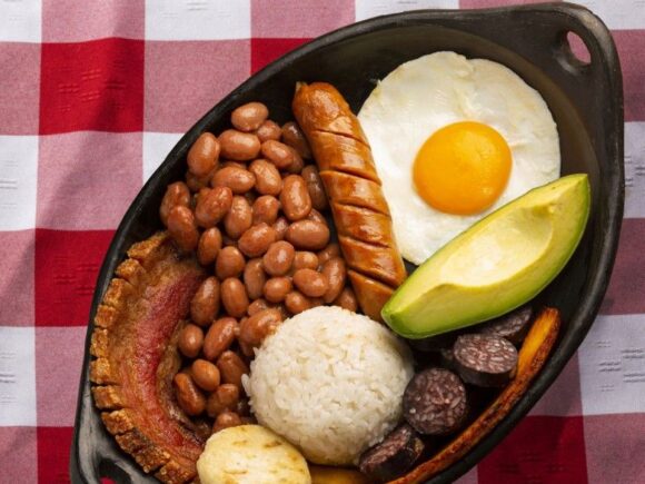 Colombia Food Tour Guide 2026: Markets, Street Food & Local Flavors